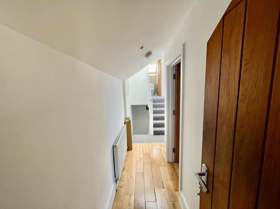 Lovely Two Bed Flat London Exterior photo