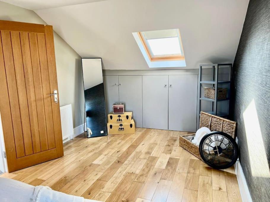 Lovely Two Bed Flat London Exterior photo