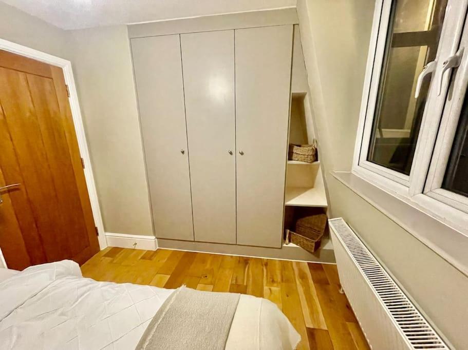 Lovely Two Bed Flat London Exterior photo