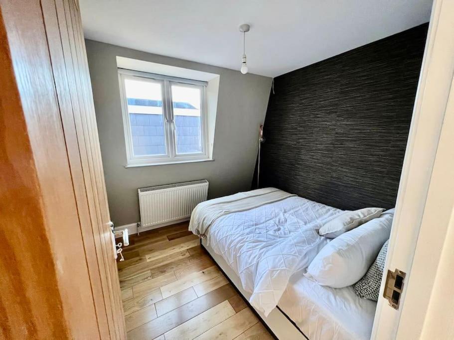 Lovely Two Bed Flat London Exterior photo
