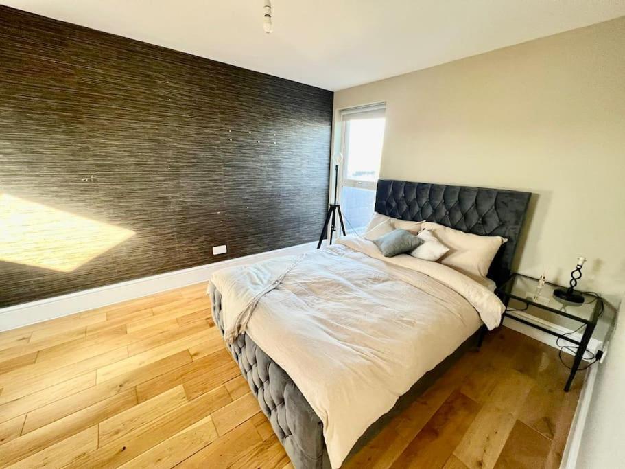 Lovely Two Bed Flat London Exterior photo